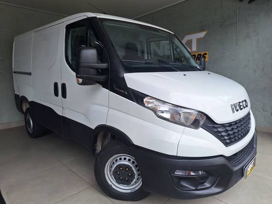 IVECO DAILY 2.3 TURBO DIESEL 30-130 FURGÃO MANUAL IVECO DAILY 2.3 TURBO DIESEL 30-130 FURGÃO MANUAL